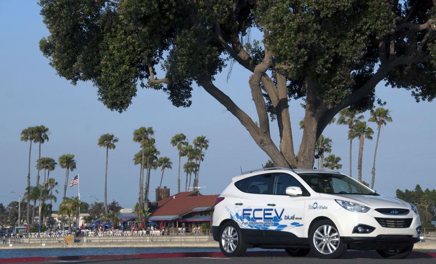  Hyundai Tucson FCEV 2012 года  (фото 5 из 10)